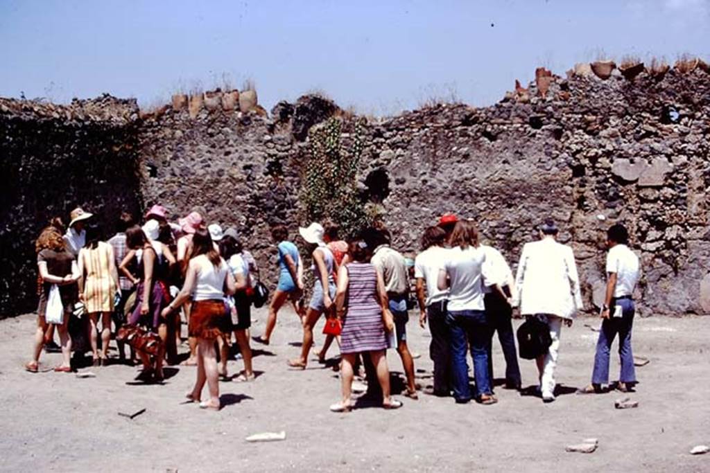 I.20.5 Pompeii. 1972. Looking north. Photo by Stanley A. Jashemski.
Source: The Wilhelmina and Stanley A. Jashemski archive in the University of Maryland Library, Special Collections (See collection page) and made available under the Creative Commons Attribution-Non Commercial License v.4. See Licence and use details. J72f0189