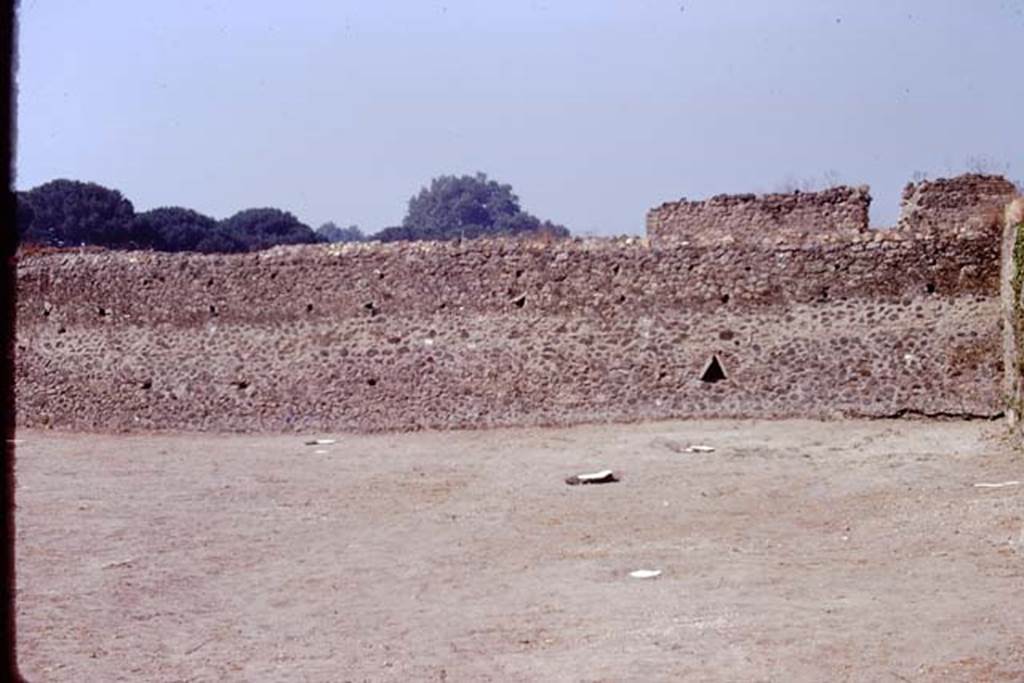 I.20.5 Pompeii. 1974. Looking towards west wall. Photo by Stanley A. Jashemski.
Source: The Wilhelmina and Stanley A. Jashemski archive in the University of Maryland Library, Special Collections (See collection page) and made available under the Creative Commons Attribution-Non Commercial License v.4. See Licence and use details. J74f0677