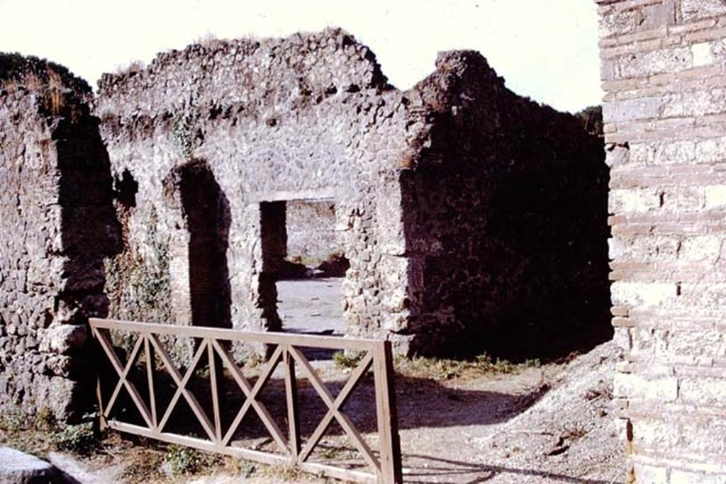 I.20.5 Pompeii, on left. 1972. Looking south-west towards entrance doorway, and roadway. Photo by Stanley A. Jashemski.
Source: The Wilhelmina and Stanley A. Jashemski archive in the University of Maryland Library, Special Collections (See collection page) and made available under the Creative Commons Attribution-Non Commercial License v.4. See Licence and use details. J72f0547