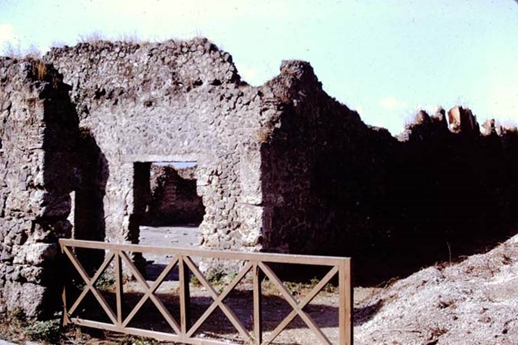 I.20.5 Pompeii, on left. 1972. Looking south-west towards entrance doorway, and roadway. Photo by Stanley A. Jashemski.
Source: The Wilhelmina and Stanley A. Jashemski archive in the University of Maryland Library, Special Collections (See collection page) and made available under the Creative Commons Attribution-Non Commercial License v.4. See Licence and use details. J72f0548