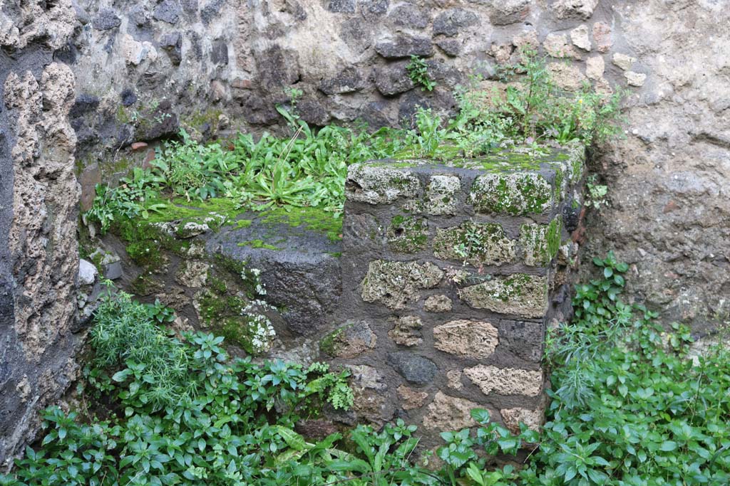 I.20.5 Pompeii. December 2018. Detail of structure in south-east corner. Photo courtesy of Aude Durand.