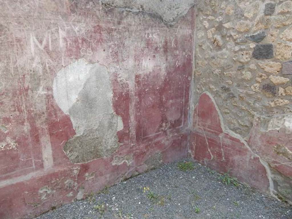I.21.2 Pompeii. May 2017. Looking towards south-east corner of cubiculum. Photo courtesy of Buzz Ferebee.