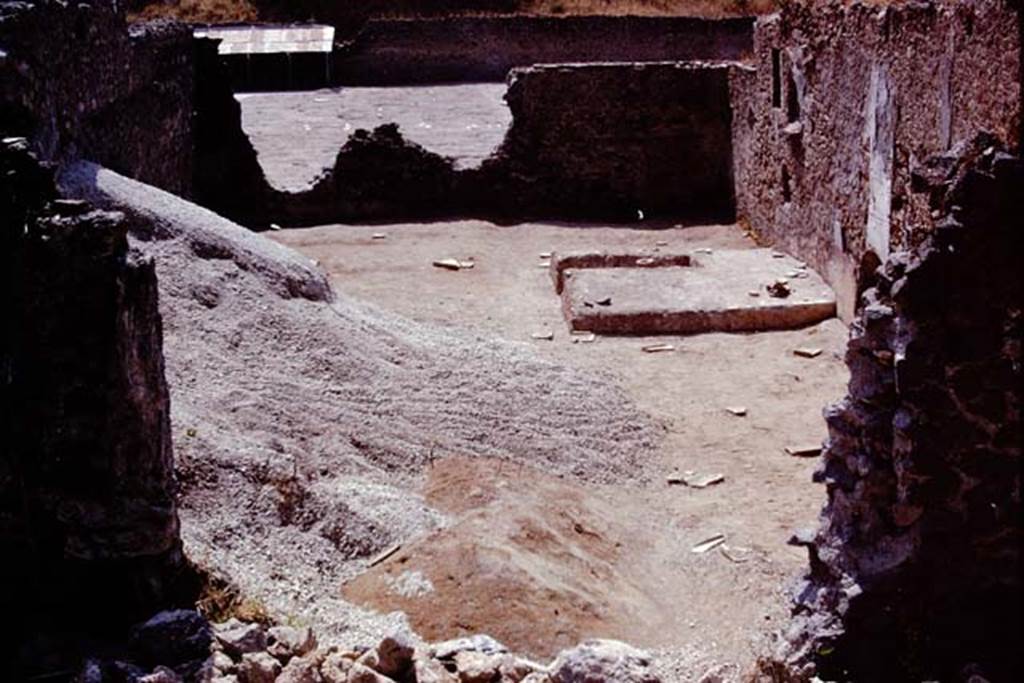 I.21.3 Pompeii. 1974. Looking south towards triclinium near west wall and root cavities, protected under stones. Photo by Stanley A. Jashemski.
Source: The Wilhelmina and Stanley A. Jashemski archive in the University of Maryland Library, Special Collections (See collection page) and made available under the Creative Commons Attribution-Non Commercial License v.4. See Licence and use details. J74f0278