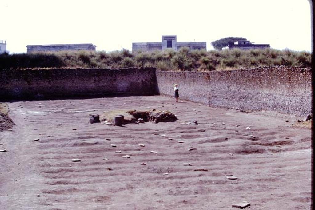 I.21.6 Pompeii, 1973. Looking towards triclinium and south-west corner. Photo by Stanley A. Jashemski.
Source: The Wilhelmina and Stanley A. Jashemski archive in the University of Maryland Library, Special Collections (See collection page) and made available under the Creative Commons Attribution-Non Commercial License v.4. See Licence and use details. J73f0662
