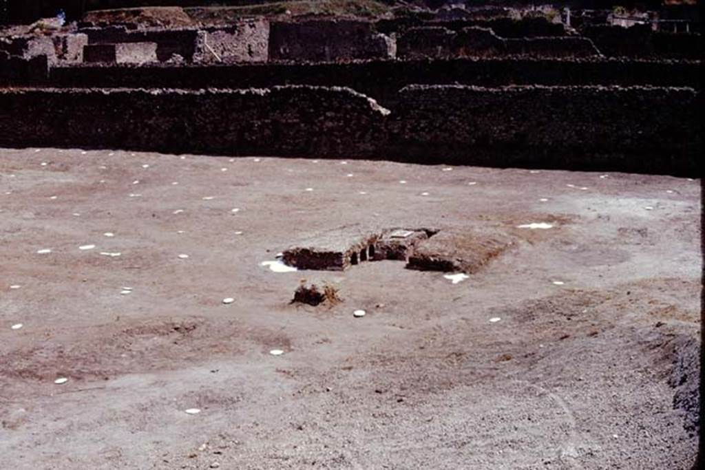 I.22 Pompeii. 1974. Looking east across site, with triclinium and markers for root-cavities. Photo by Stanley A. Jashemski.   
Source: The Wilhelmina and Stanley A. Jashemski archive in the University of Maryland Library, Special Collections (See collection page) and made available under the Creative Commons Attribution-Non Commercial License v.4. See Licence and use details. J74f0467
