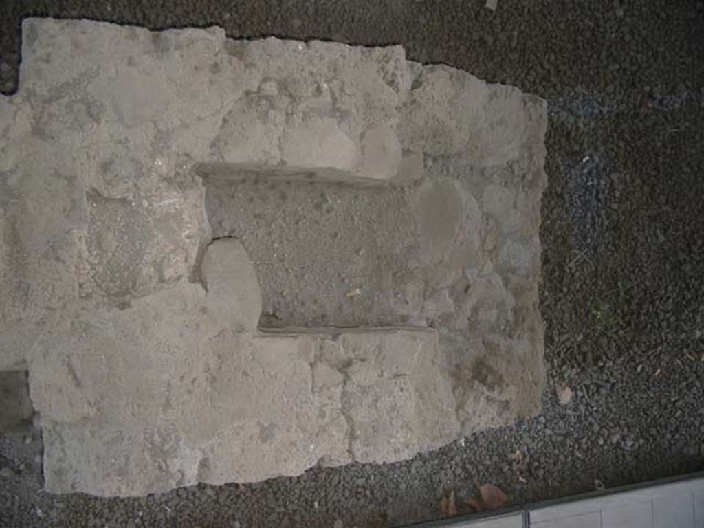 II.1.1 Pompeii. May 2003. Looking down on hearth at south end of counter.
Photo courtesy of Nicolas Monteix.