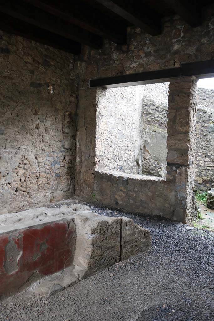 II.1.1 Pompeii. December 2018.
Looking south-east across counter towards window in south wall. Photo courtesy of Aude Durand.