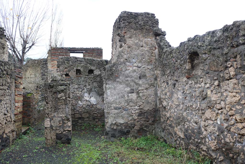 II.1.3 Pompeii. December 2018.
Looking south across atrium towards cubiculum in south-west corner, and west wall of atrium. Photo courtesy of Aude Durand.
