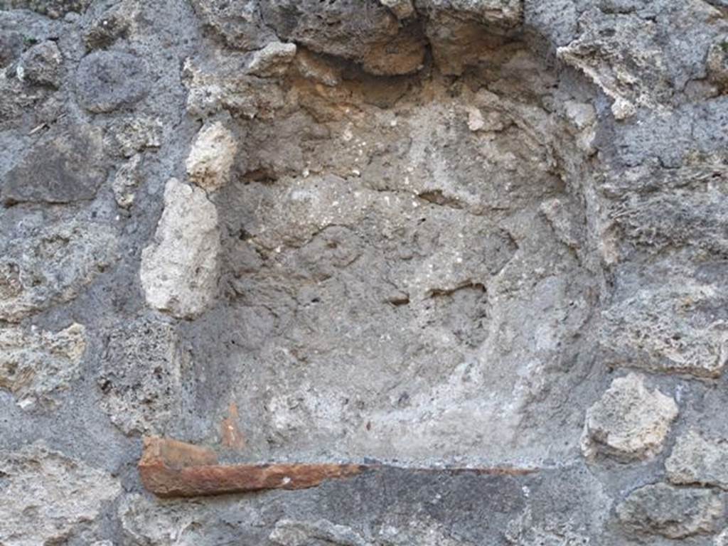 II.1.3. Atrium. Niche on west wall.