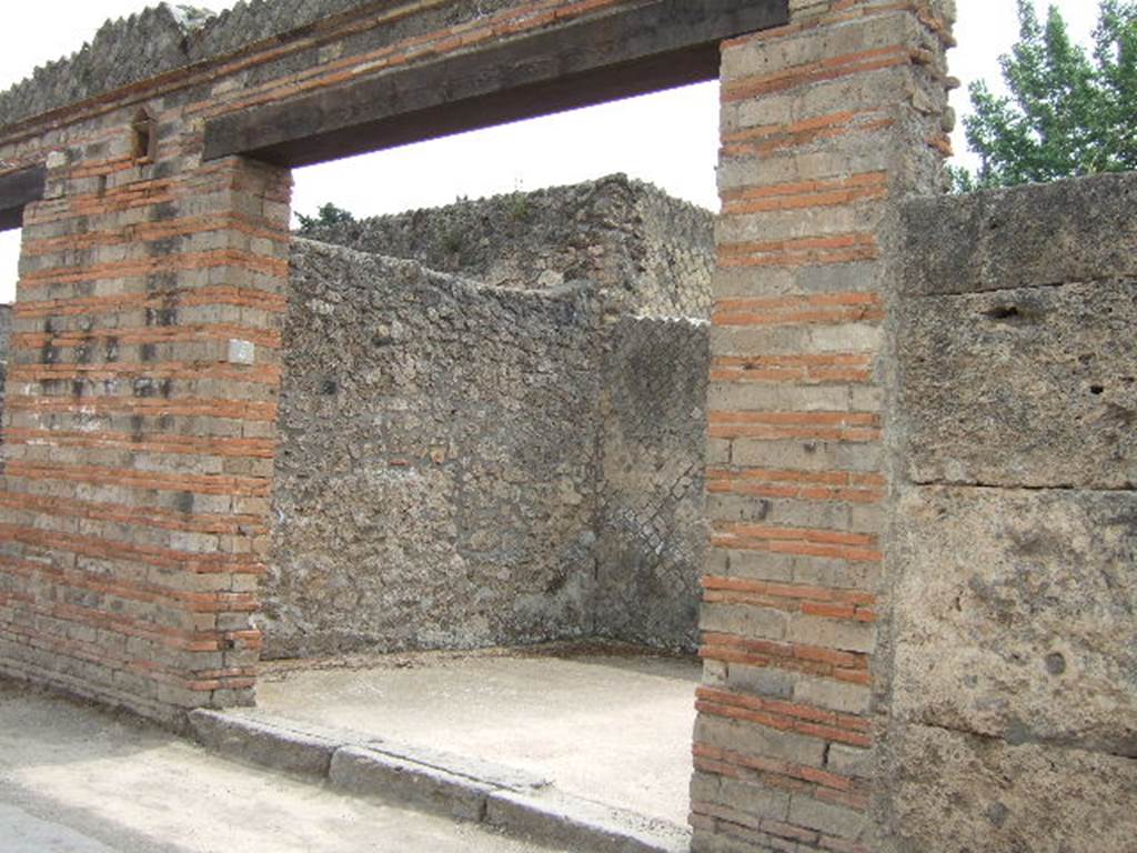 II.1.4 Pompeii. December 2005. Entrance.