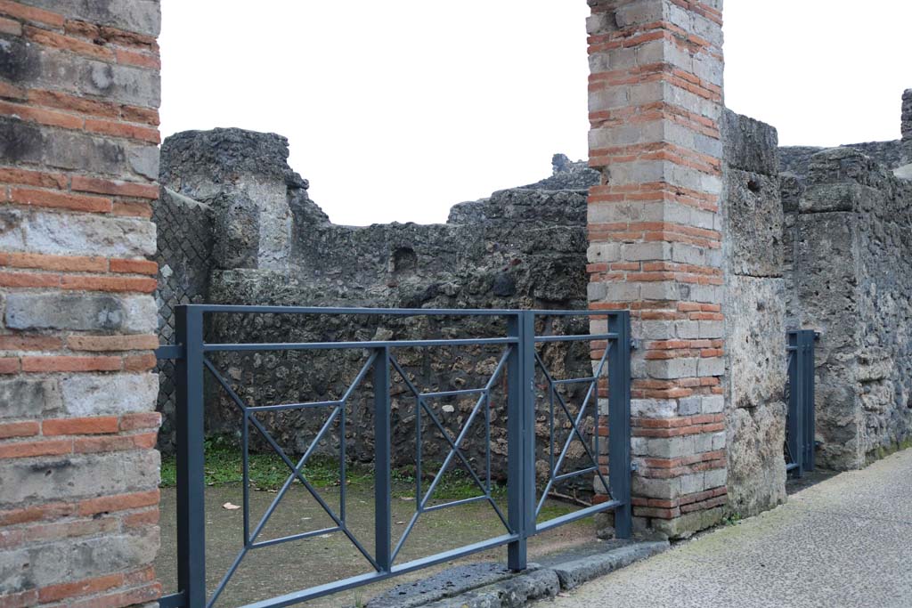 II.1.4 on left, with II.1.3, on right, Pompeii. December 2018.
Looking south-west to entrance doorways. Photo courtesy of Aude Durand.