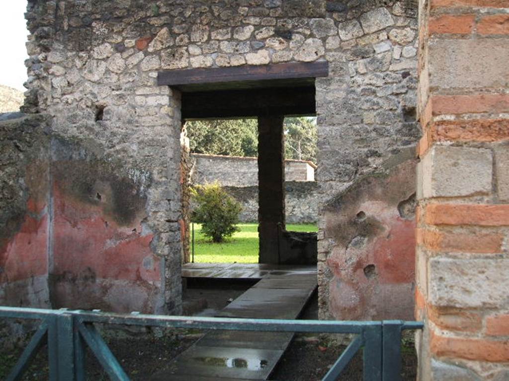 II.1.5 Pompeii. Large Taberna. South wall with entrance to rear room.