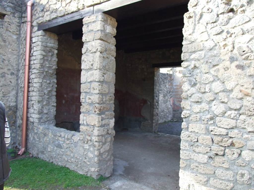 II.1.5 Pompeii. Large Taberna. Looking north through doorway of rear room from the garden.