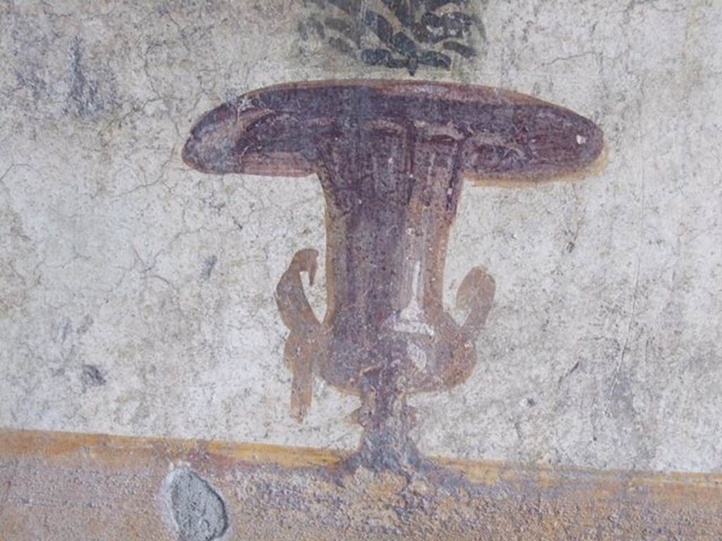 II.1.5 Pompeii. Large Taberna. East wall of rear room. Detail of painting of an urn.