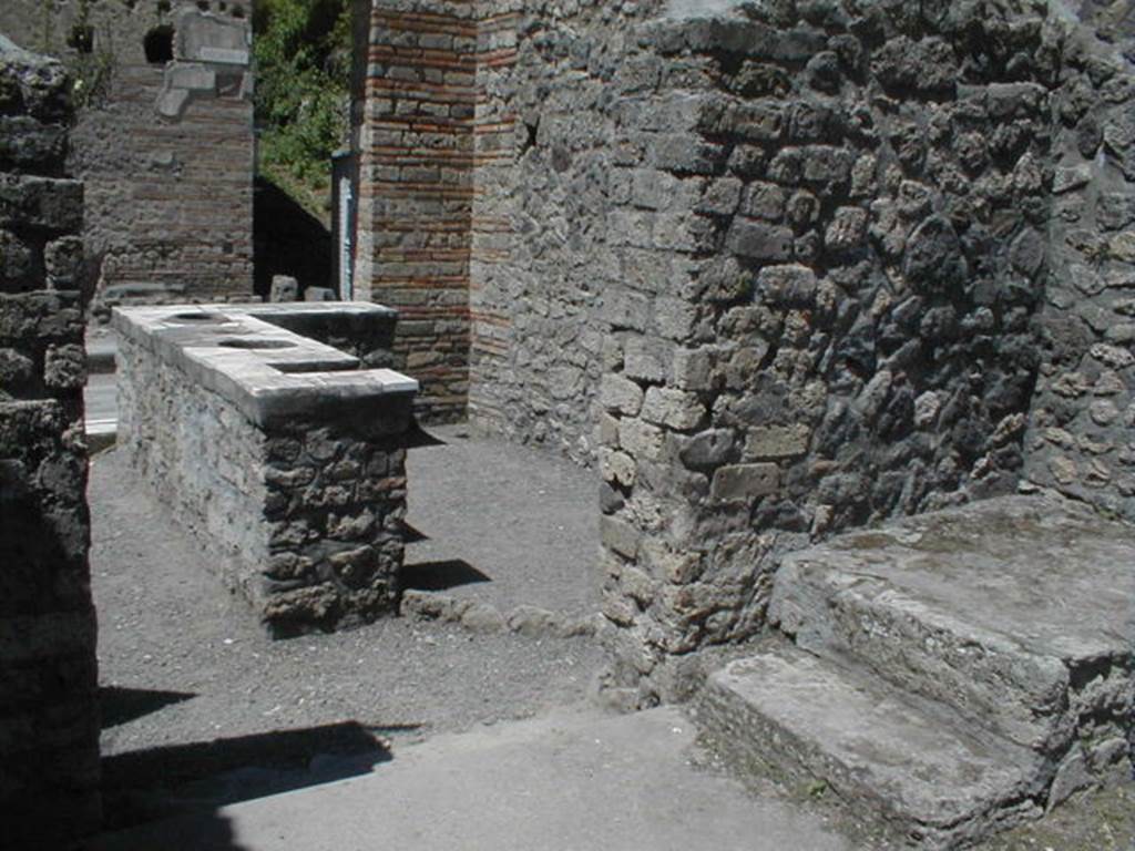 II.1.6 Pompeii. Thermopolium. Looking north from rear room.