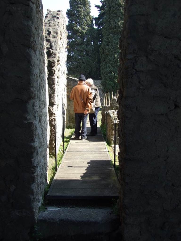 II.1.9 Pompeii. March 2009. Corridor leading to rear.