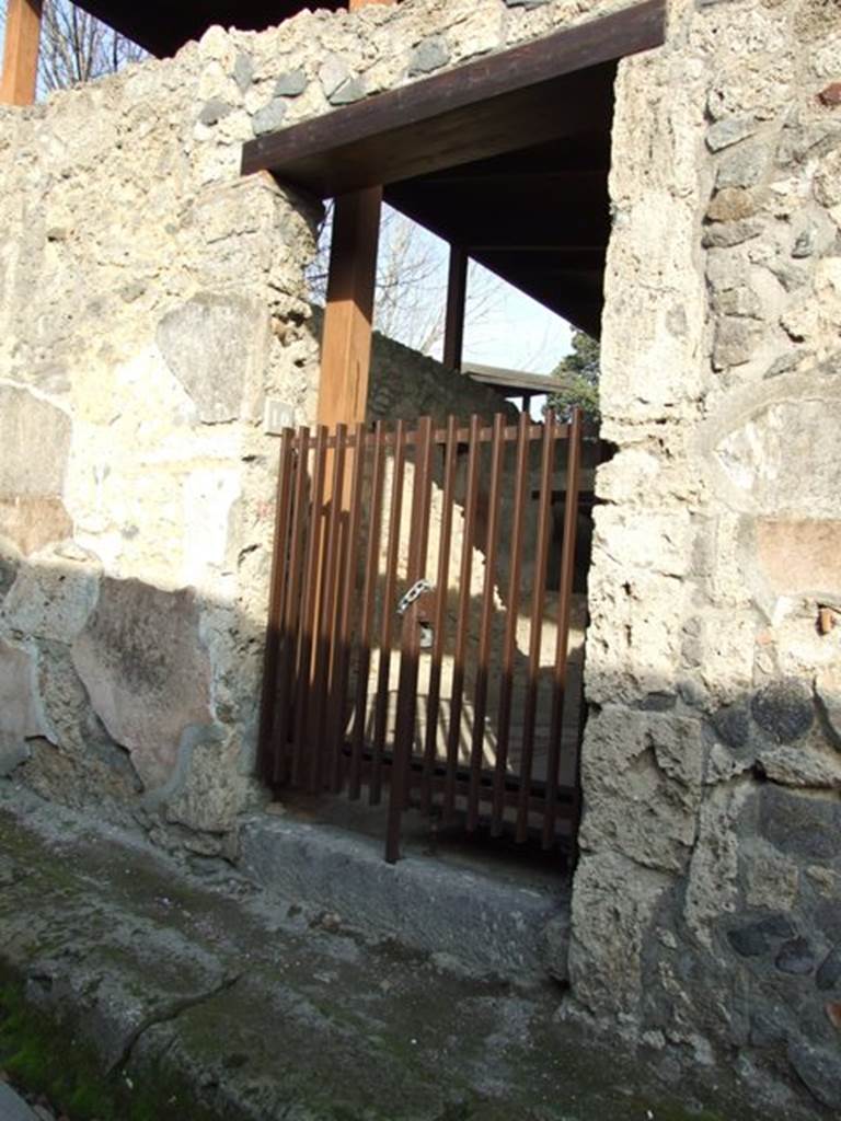 II.1.10 Pompeii.  Casa Imperiale.  December 2007.  Entrance.