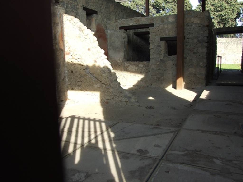 II.1.10 Pompeii.  Casa Imperiale.  December 2007.  Three rooms on north side of entrance.