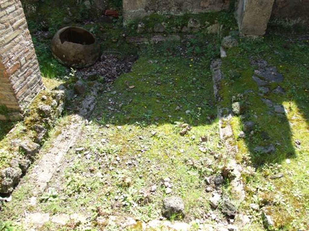 II.1.11 Pompeii. March 2009. 2nd room on the south side of the walkway. Looking south.
