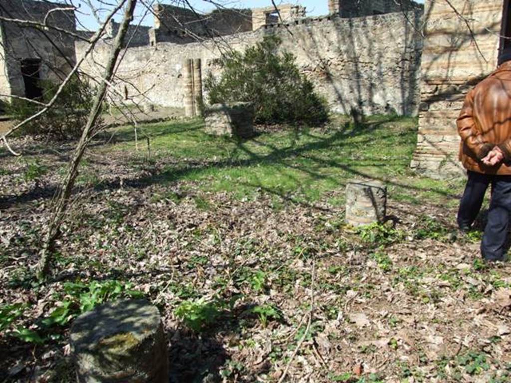 II.1.12 Pompeii. March 2009. Looking north west across garden towards the masonry altar.