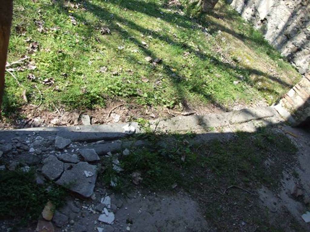 II.1.12 Pompeii. March 2009. A lava sill along the Sacellum, for closing it with shutters.