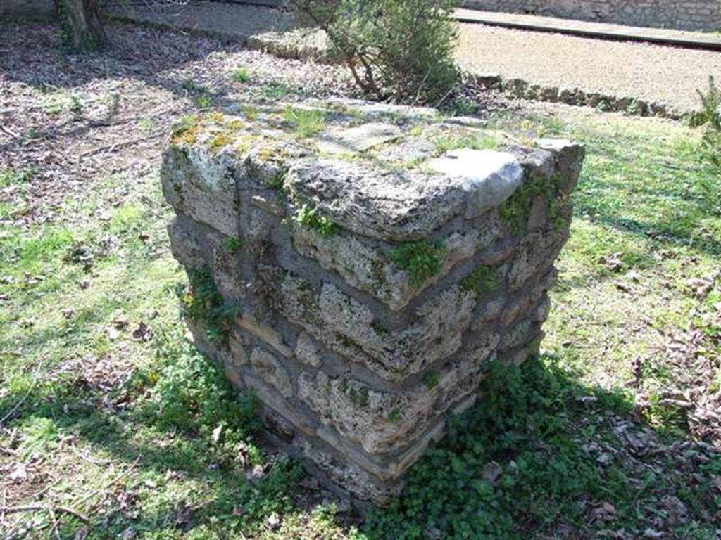 II.1.12 Pompeii. March 2009. Square Masonry Altar on north east side of peristyle garden.