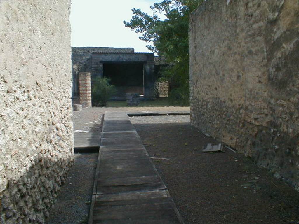 II.1.12 Pompeii. September 2004. Looking east along fauces to an area, originally the atrium that had lost its function. This area would then have led into the peristyle area, with altar and sacellum, at the rear. See, Pace, R: (1997). Il �Complesso dei Riti Magici� a Pompei II.1,11-12.  In Rivista di Studi Pompeiani, VIII, 1997, Rome, �L�Erma� di Bretschneider, (p.73-97)
