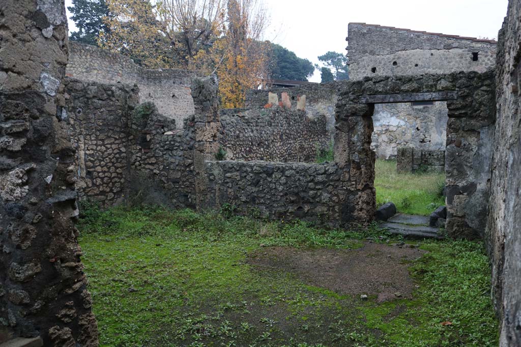 II.1.13 Pompeii. December 2018.
Looking south-east from entrance into large room (?dining room) with window and doorway to garden area. Photo courtesy of Aude Durand.
