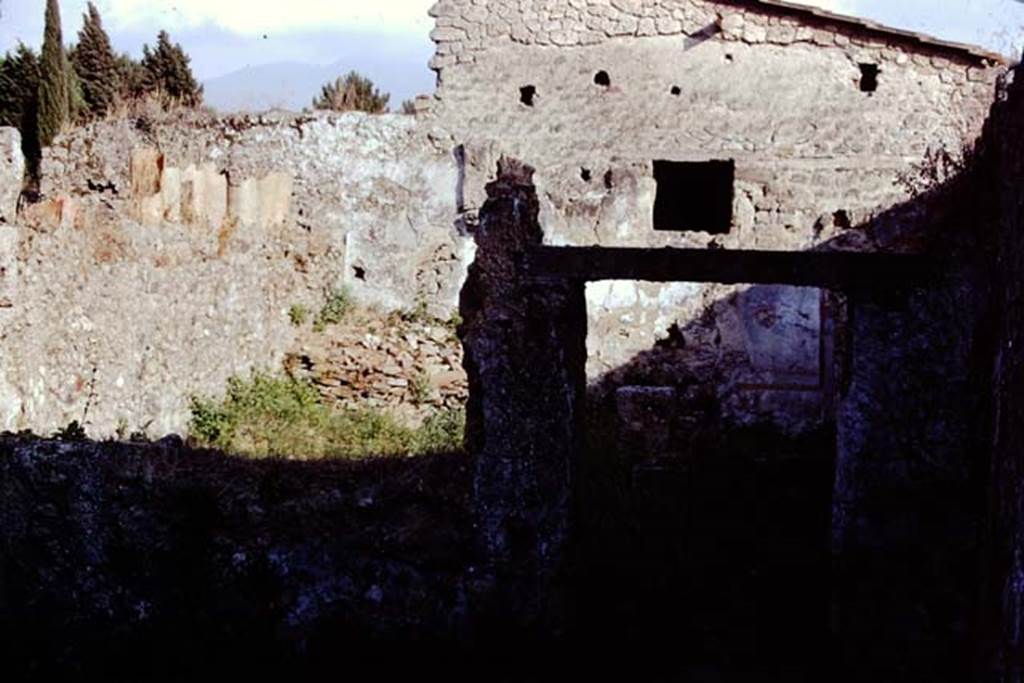 II.1.1/13 Pompeii. 1972. Looking south across window and doorway towards garden area, on left. Photo by Stanley A. Jashemski.
Source: The Wilhelmina and Stanley A. Jashemski archive in the University of Maryland Library, Special Collections (See collection page) and made available under the Creative Commons Attribution-Non Commercial License v.4. See Licence and use details.
J72f0207