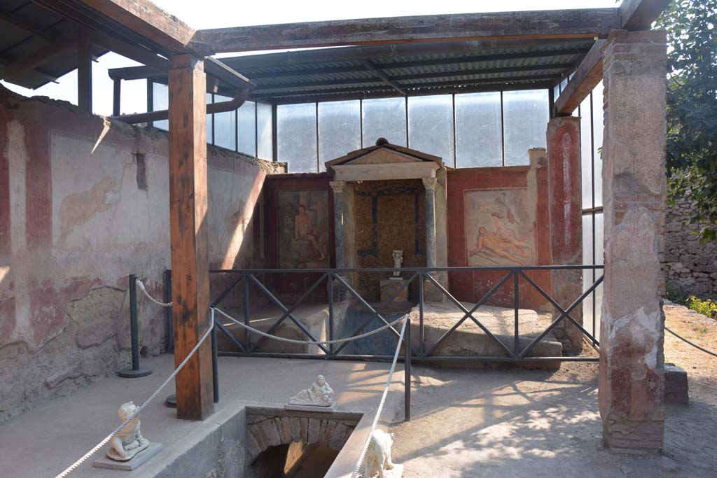 II.2.2 Pompeii. July 2017. Room “k”, looking east towards biclinium from room “i”, upper euripus.
Foto Annette Haug, ERC Grant 681269 DÉCOR.