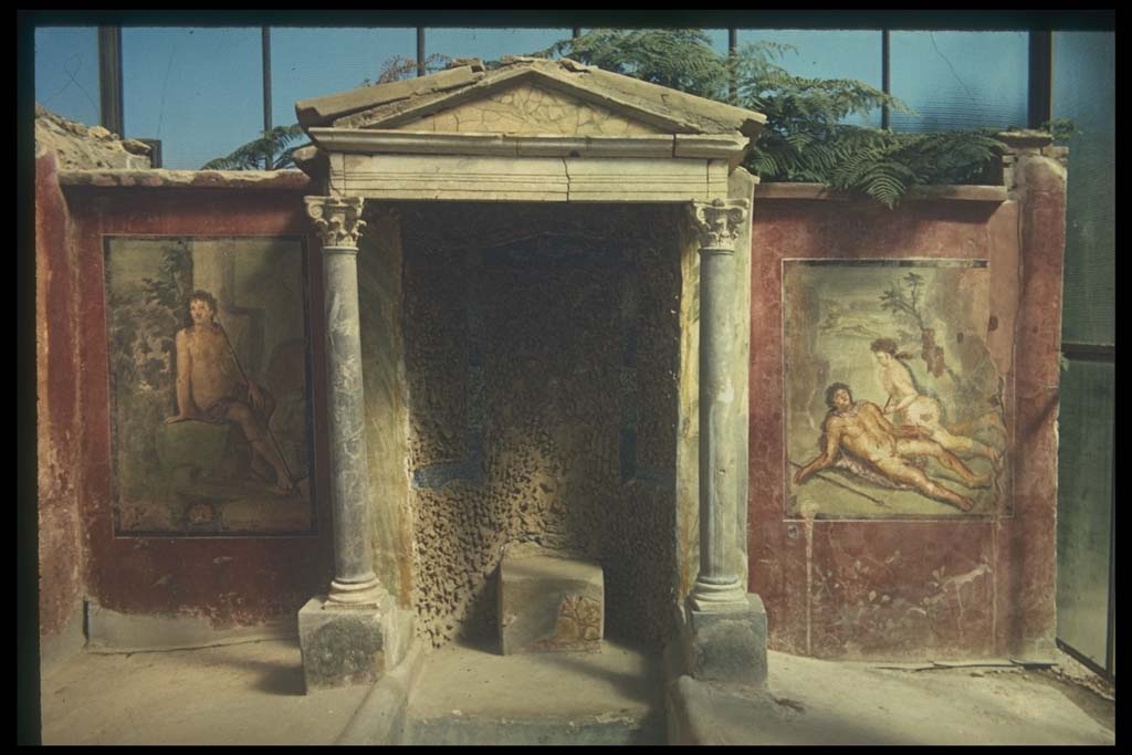 II.2.2 Pompeii. Room “k”, painting on east wall of summer dining room.
Photographed 1970-79 by Günther Einhorn, picture courtesy of his son Ralf Einhorn.