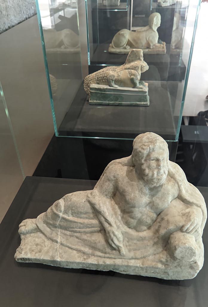 II.2.2 Pompeii. April 2022.
Room “k”. White marble statuette of a river god. On display in exhibition in Palaestra.
Photo courtesy of Giuseppe Ciaramella.