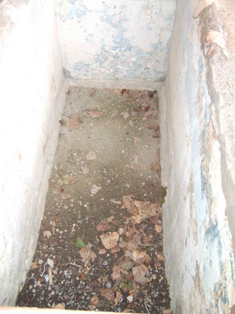 II.2.2 Pompeii. December 2005. Room “k”, pool in upper euripus.