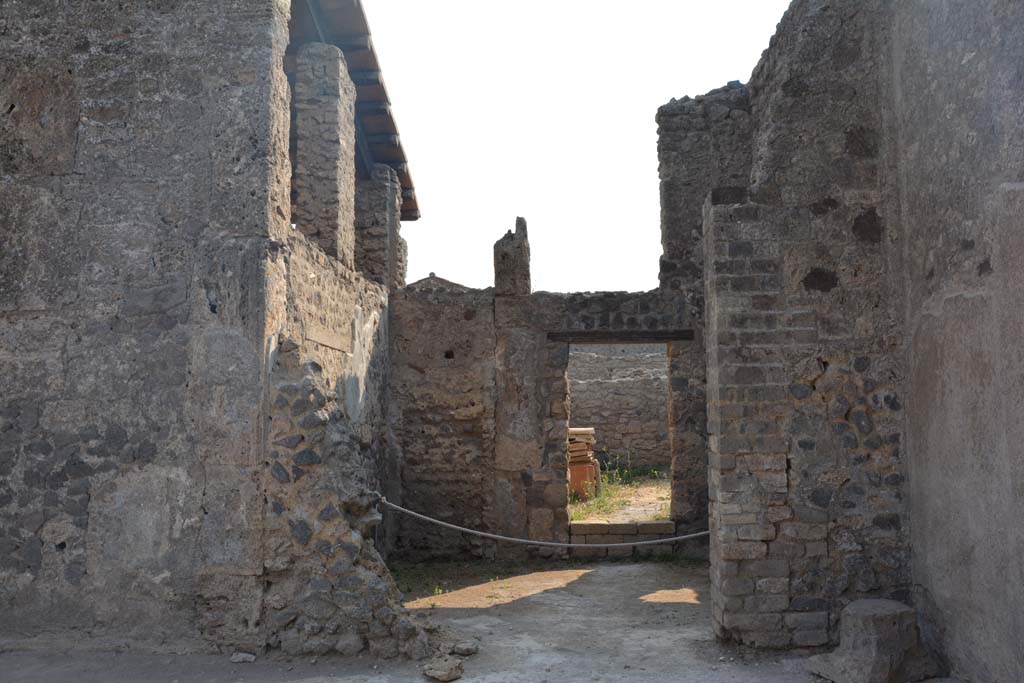 II.2.2 Pompeii. July 2017. Room 5, on east side of atrium.
Foto Annette Haug, ERC Grant 681269 DÉCOR.
