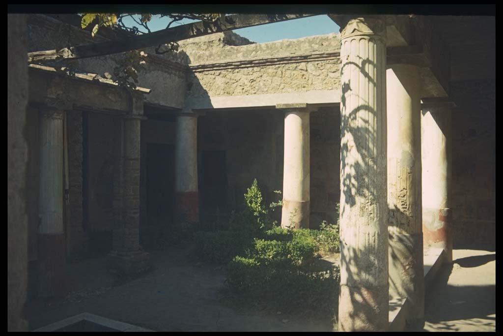 II.2.2 Pompeii. Looking north across pseudoperistyle area “g”.
Photographed 1970-79 by Günther Einhorn, picture courtesy of his son Ralf Einhorn.