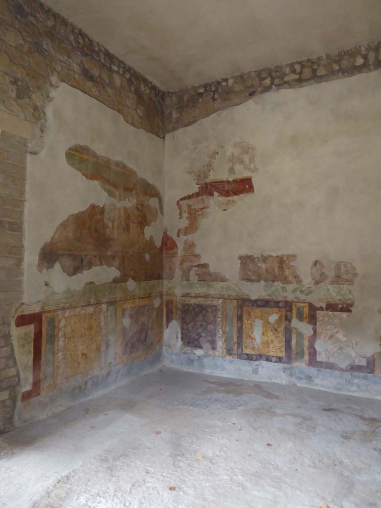 II.2.2 Pompeii. January 2017. Room “h”, looking towards the west wall and north-west corner.
Foto Annette Haug, ERC Grant 681269 DÉCOR.