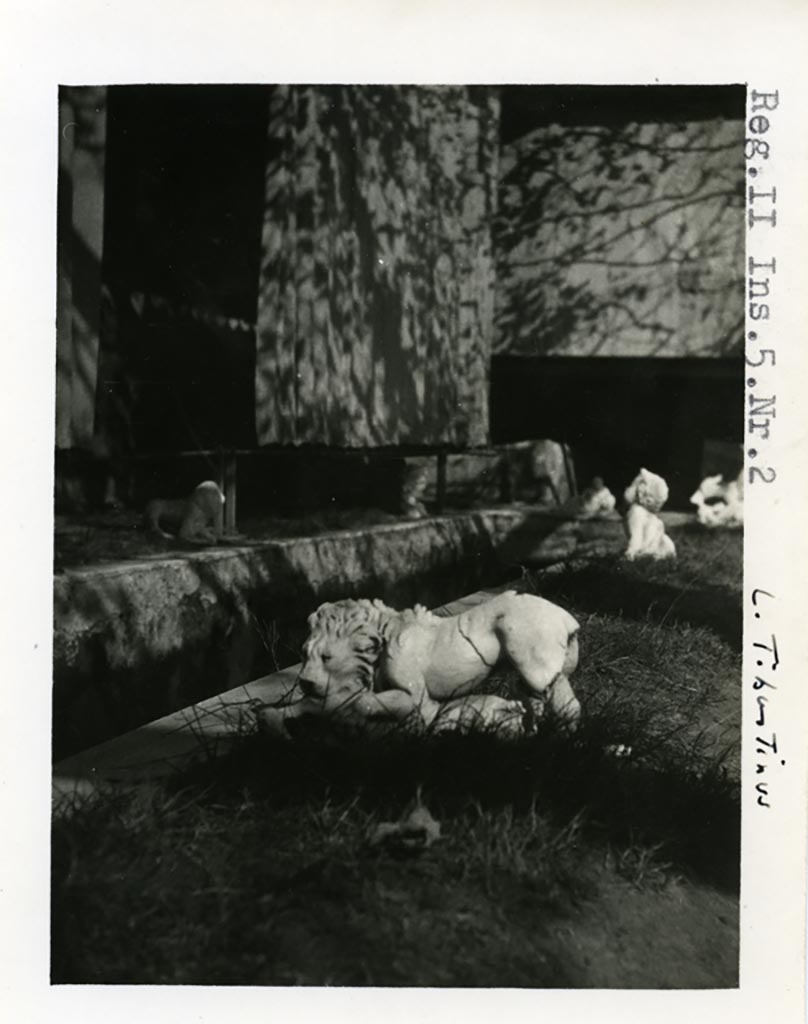 II.2.2 Pompeii. Pre-1937-39. Room “i”, statuettes on sides of upper euripus.
Photo courtesy of American Academy in Rome, Photographic Archive. Warsher collection no. 005.