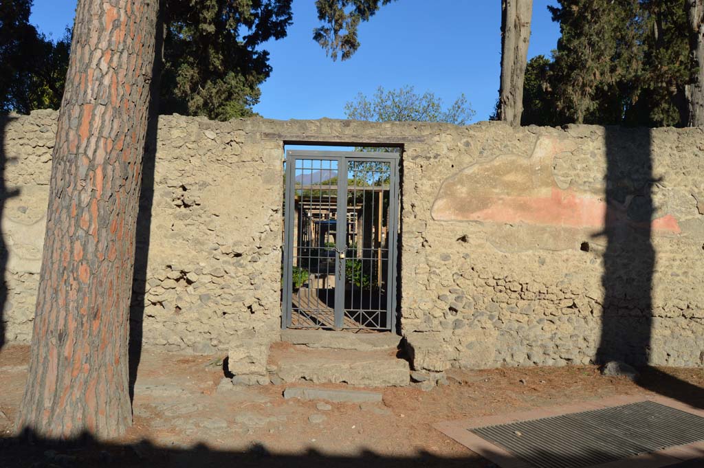 II.2.5 Pompeii. October 2017. Looking north to garden entrance doorway.
Foto Taylor Lauritsen, ERC Grant 681269 DÉCOR.