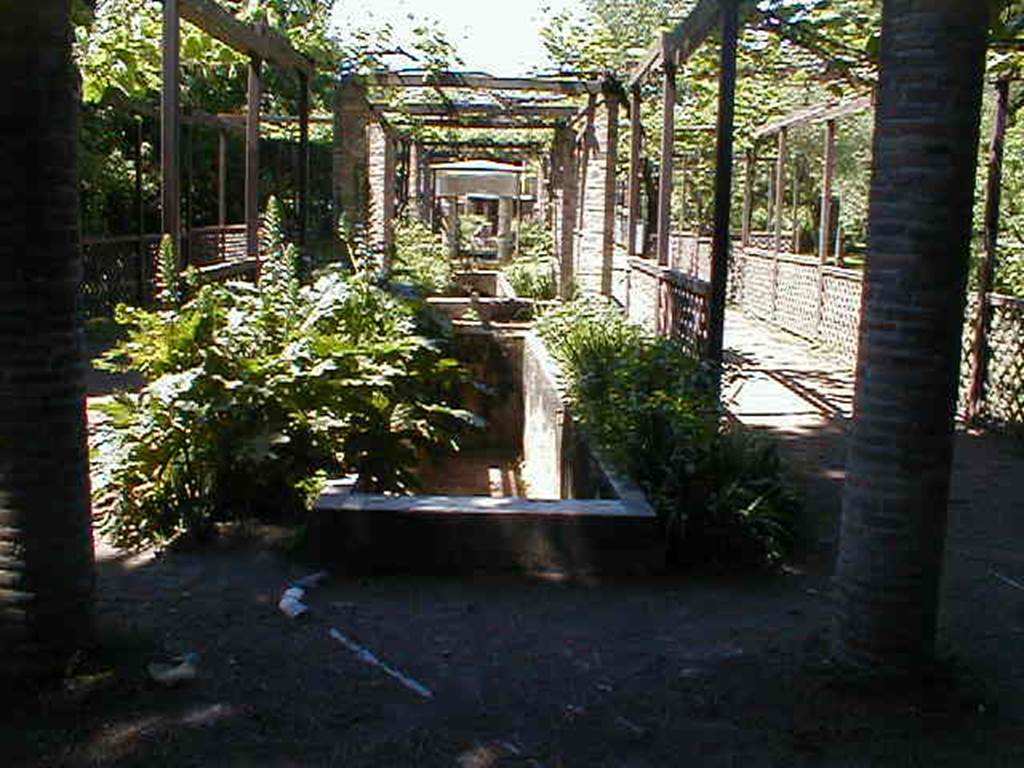 II.2.5 Pompeii. May 2005. Looking north, from the rear entrance.
