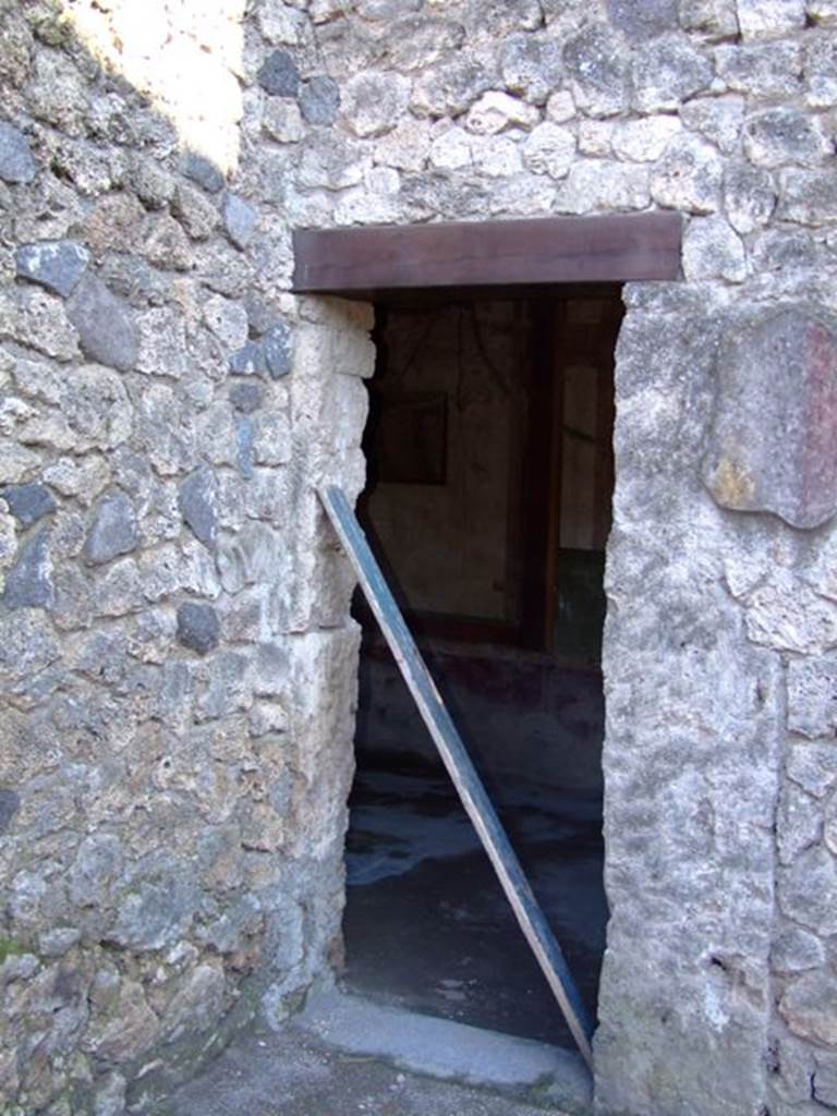 II.3.3 Pompeii. March 2009. Doorway to Room 4.