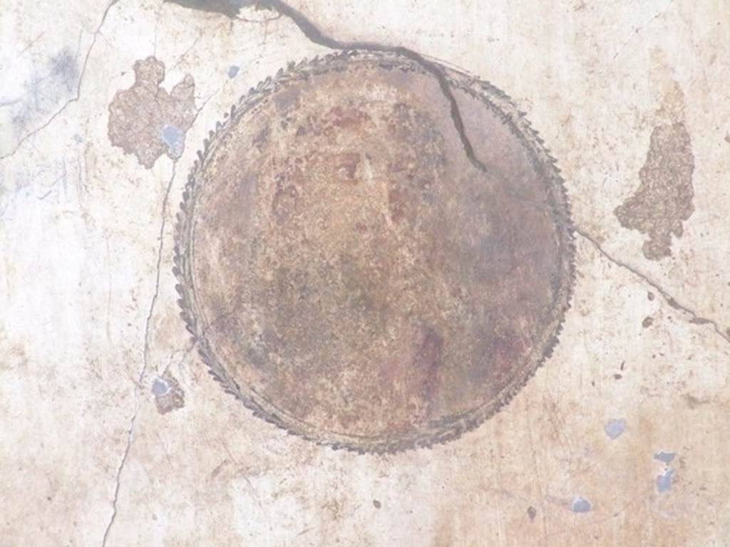 II.3.3 Pompeii. March 2009. Room 4, portrait medallion on north end of east wall.