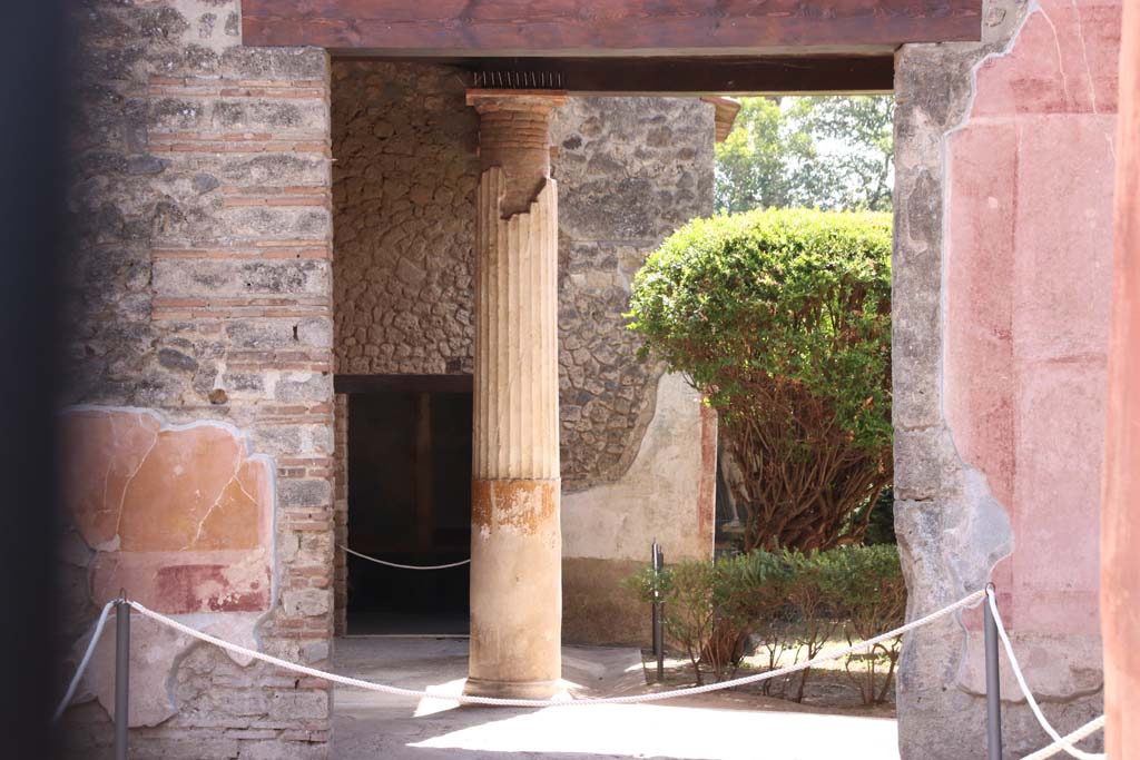 II.3.3 Pompeii. September 2019. South wall of atrium, looking through doorway into room 11.
Photo courtesy of Klaus Heese.