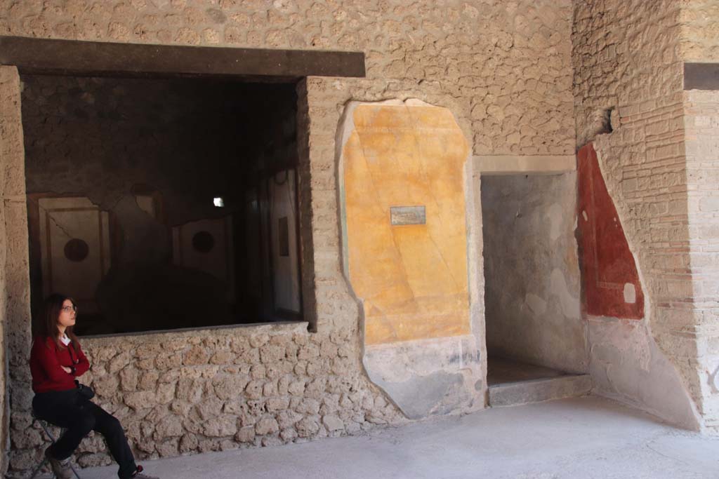 II.3.3 Pompeii. September 2017. Looking east towards wall in north-east corner of room 11, and doorway to room 8.
Photo courtesy of Klaus Heese.