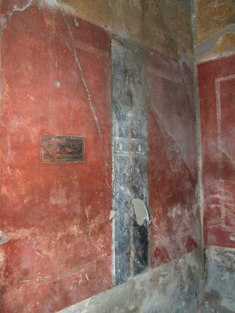 II.3.3 Pompeii. December 2005. Room 11, west wall of north portico.