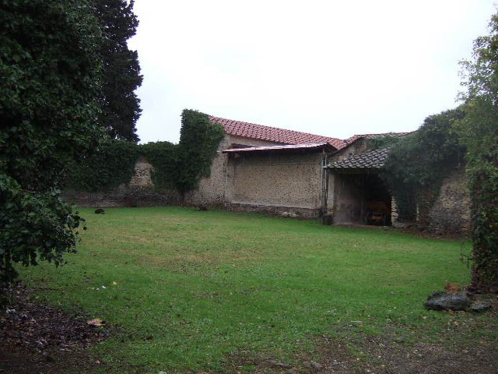 II.3.6 Pompeii. December 2005. Looking north west across garden.