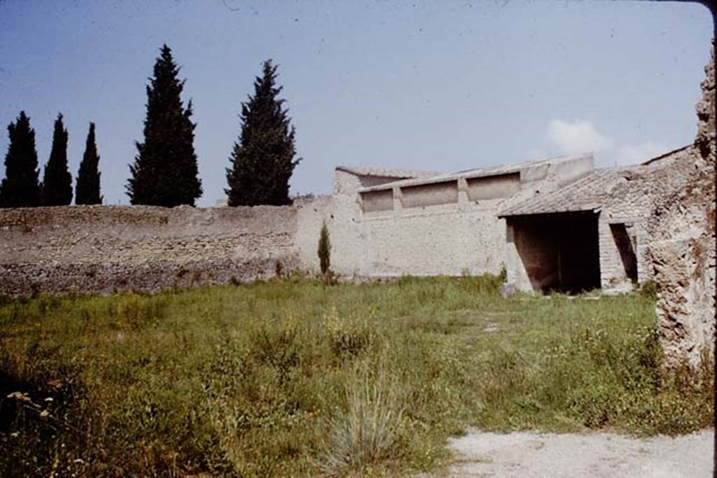 II.3.6 Pompeii. 1964. Looking north-west. Photo by Stanley A. Jashemski.
Source: The Wilhelmina and Stanley A. Jashemski archive in the University of Maryland Library, Special Collections (See collection page) and made available under the Creative Commons Attribution-Non Commercial License v.4. See Licence and use details.
J64f1123