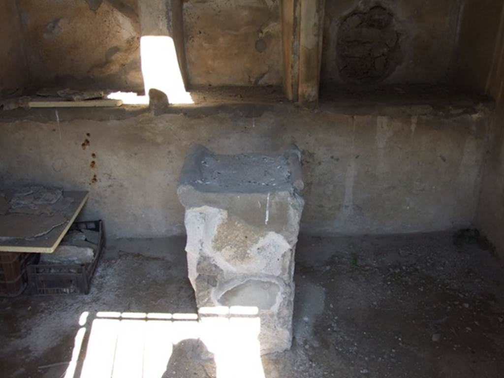 II.3.6 Pompeii. March 2009. Altar in sacellum.