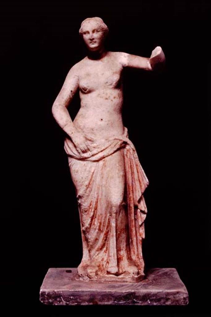 II.3.6 Pompeii, 1982 or 1983. White marble statue of Venus, still with traces of red colouring. Found in 1953. SAP inventory number: 9926.
Source: The Wilhelmina and Stanley A. Jashemski archive in the University of Maryland Library, Special Collections (See collection page) and made available under the Creative Commons Attribution-Non Commercial License v.4. See Licence and use details. J80f0513