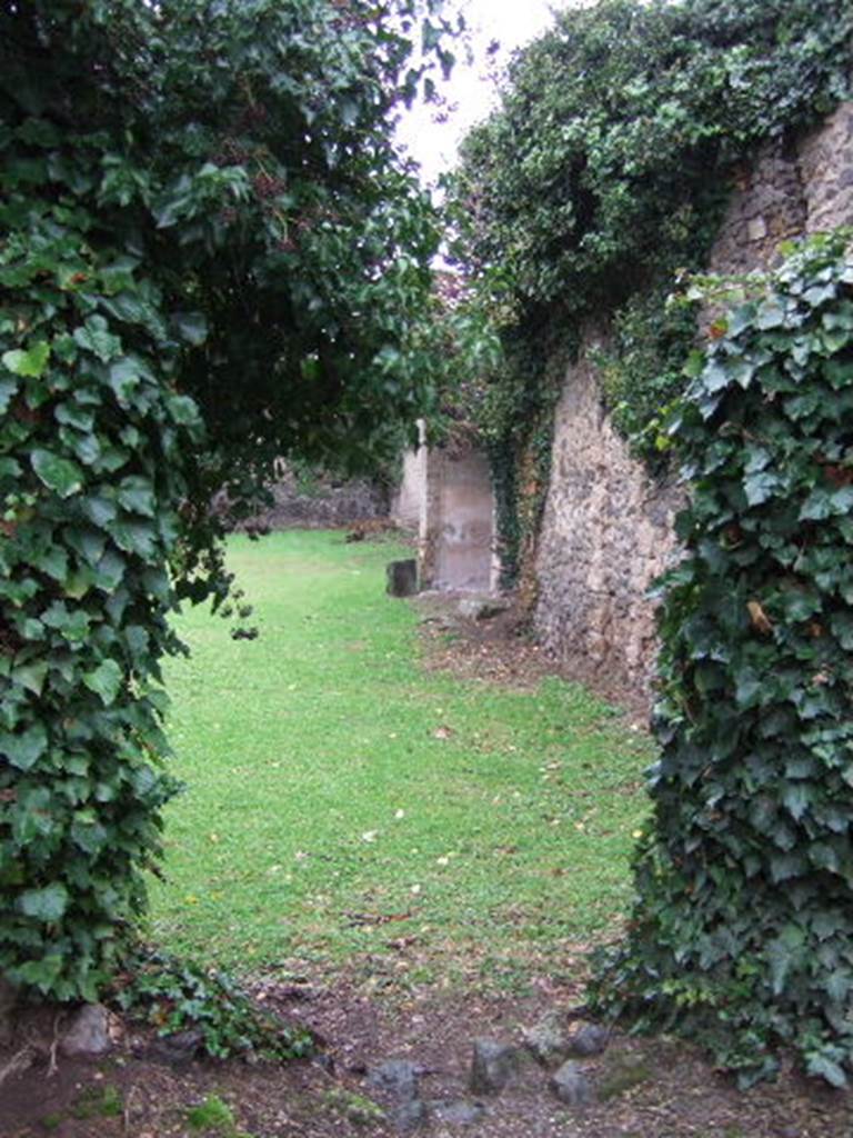 II.3.6 Pompeii. December 2005. Garden looking west.