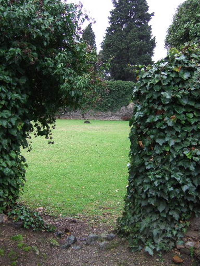 II.3.6 Pompeii. December 2005. Garden looking west.